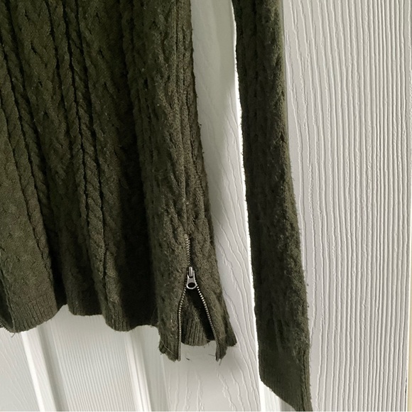 Sweater - Picture 2 of 2